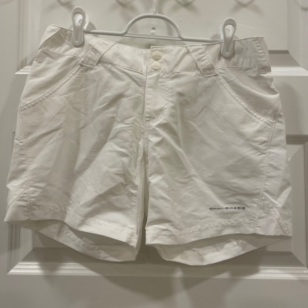 White Colombia PFG women's shorts. Size small.